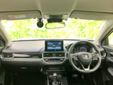 運転席まわりはメーターや画面が見渡しやすく、前方の視界も広々としています。シートに腰掛けた際の落ち着きもあり、毎日の移動を快適に支えます。