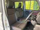 運転席シート廻りは使用感も少なく、良好な状態となっています。前オーナー様が丁寧に使っていたことがよくわかりますね。