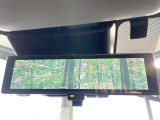 【インテリジェントルームミラー】後席の大きな荷物や同乗者で後方が確認しづらい時でも安心!カメラが撮影した車両後方の映像をルームミラー内に表示。クリアな視界で状況の確認が可能です!
