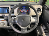 インテリアに合わせたデザインのステアリングは、運転される方のことも考え、運転しやすい形状、大きさです。是非一度、実際に触ってお確かめください。