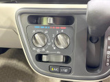 寒い冬も暑い夏も全席に快適な空調を届けてくれる、ダイヤル式エアコンを装備♪