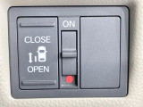 【パワースライドドア】スマートキーや運転席のスイッチでスライドドアの開閉が可能♪電動だから力を入れてドアを開ける必要が無く、小さいお子様でも、重い荷物を持っている時もラクに開け閉めできます♪