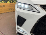 【三眼LEDヘッドライト】スタイリッシュな見た目の三眼LEDヘッドライトを装備♪スタイルだけでなく、夜間の走行も視界良好で安心してお乗りいただけます。