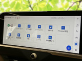 ナビやオーディオに加え、各種メニューへタッチ操作でアクセスできます。地図や連携機能などの項目が一覧で表示され、必要な情報を確認しやすい画面構成です。