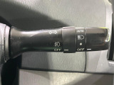 【オートライト】周りの明るさに応じて自動でヘッドライトの点灯・消灯ができる機能です!ライトの付け忘れ・消し忘れなどが無くなり、雨の日や夕方の走行も安心!トンネル通過時も便利ですね♪