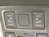 【両側パワースライドドア】スマートキーや運転席のスイッチで後席両側スライドドアの開閉が可能♪電動だから力を入れてドアを開ける必要が無く、小さなお子様でも簡単に開け閉めでき快適です♪