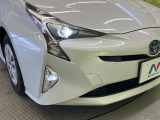【LEDヘッドライト】悪天候や夜間走行時も良好な視界を確保し安心して運転できる高輝度LEDヘッドライトを装備!点灯速度が早く、消費電力も抑えられています。