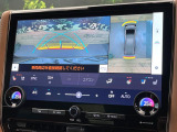 【パノラミックビューモニター】専用のカメラにより、上から見下ろしたような視点で360度クルマの周囲を確認することができます☆死角部分も確認しやすく、狭い場所での切り返しや駐車もスムーズに行えます。