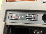 【シートヒーター&ベンチレーション】夏場は涼しい風でお尻や背中の熱やムレを防ぎ、冬はエアコンよりも早く温まってポカポカに!季節を問わず快適に過ごせます。