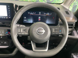 【純正革巻きステアリング】上質な革を使用することで、手にしっかり馴染みとても運転しやすいハンドルです♪
