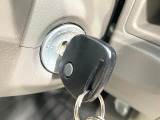 【キーレス】少し離れた場所からでもボタン一つでドアの開錠・施錠ができるのでとっても便利!ドアの鍵穴周りに傷をつけることもありません♪