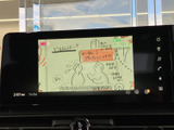 テレビ番組の映像を画面に表示でき、停車中の待ち時間などに視聴を楽しめます。画面上で映像を確認しやすく、車内で過ごす時間の楽しみを広げてくれる装備です。