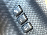 【メモリー機能付きパワーシート】ドライバーごとに設定したシート位置を記憶して、ボタン一つで切り替えできる便利な機能!運転する方が複数名いらっしゃるご家庭におすすめです♪