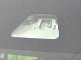 【スマートアシスト】走行中に前方の車両等を認識し、衝突しそうな時は警報とブレーキで衝突回避と被害軽減をアシスト。より安全にドライブをお楽しみいただけます。