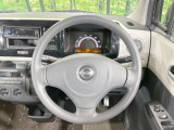 インテリアに合わせたデザインのステアリングは、運転される方のことも考え、運転しやすい形状、大きさです。是非一度、実際に触ってお確かめください。