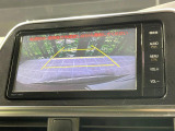 【バックカメラ】駐車時に後方がリアルタイム映像で確認できます。大型商業施設や立体駐車場での駐車時や、夜間のバック時に大活躍!運転スキルに関わらず、今や必須となった装備のひとつです!