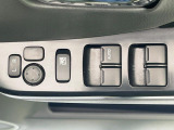 【電動格納ミラー】サイドミラーは電動格納式となっており、狭い駐車場でもキズがつくリスクを抑えられます。