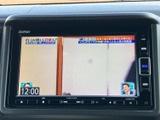 テレビ番組を画面に表示でき、停車中にニュースや番組を視聴したい場面で活躍します。映像を楽しみながら休憩時間を過ごせる、車内の便利な装備です。