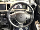 インテリアに合わせたデザインのステアリングは、運転される方のことも考え、運転しやすい形状、大きさです。是非一度、実際に触ってお確かめください。