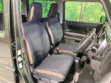 運転席まわりには十分なスペースがあり、大柄な方でもゆったり運転していただける環境です。