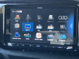 地デジやFM、AM、Bluetooth Audioなど複数のソースが一覧表示され、使いたい音源を画面から選択できます。利用したい項目を確認しやすく、日々の移動に便利な装備です。