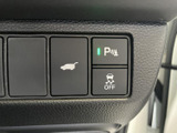 車両の周囲確認や安全支援に関わるスイッチが、運転席近くにまとまっています。アイコン表示で用途を見分けやすく、必要な機能を探しやすい配置です。日常の運転を支える装備として便利に活用できます。