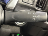 【オートライト】周りの明るさに応じて自動でヘッドライトの点灯・消灯ができる機能です!ライトの付け忘れ・消し忘れなどが無くなり、雨の日や夕方の走行も安心!トンネル通過時も便利ですね♪