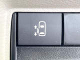 【パワースライドドア】スマートキーや運転席のスイッチでスライドドアの開閉が可能♪電動だから力を入れてドアを開ける必要が無く、小さいお子様でも、重い荷物を持っている時もラクに開け閉めできます♪