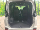 普段のお買い物や通勤、送迎等に十分な荷室スペースを確保しております。サードシートを倒すと、大きな荷物の積載も可能です♪