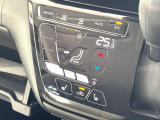 【オートエアコン】一度お好みの温度に設定すれば、車内の温度を検知し風量や温度を自動で調整。暑い&hellip;寒い&hellip;と何度もスイッチ操作をする必要はありません。快適な車内空間には必須の機能ですね♪