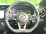 インテリアに合わせたデザインのステアリングは、運転される方のことも考え、運転しやすい形状、大きさです。是非一度、実際に触ってお確かめください。