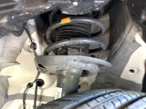 お車を安心してお乗りいただく為には、足回りの定期点検が欠かせません。サービスサポート(有償保証)では無料点検もご提供しており、安心のカーライフをお過ごしいただけるサポート体制が整っています。
