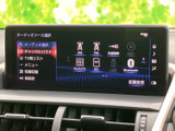 ラジオやディスク、USB、Bluetoothなどの選択肢が画面に表示され、聴きたい音源を選びやすい構成です。メニューを見ながら切り替えられるため、普段使いにも便利にお使いいただけます。