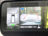 【マルチアラウンドモニター】専用のカメラにより、上から見下ろしたような視点で360度クルマの周囲を確認することができます☆死角部分も確認しやすく、狭い場所での切り返しや駐車もスムーズに行えます。