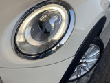 ●LEDヘッドライト:夜間走行時も良好な視界を確保し安心して運転できる高輝度LEDヘッドライトを装備!点灯速度が早く、消費電力も抑えられています。