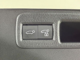 【パワーバックドア】スマートキーや運転席のボタンを押すだけでリアゲートが自動で開閉します!荷物を持っている時や、高い位置にあるバックドアを閉める際に便利な機能です♪