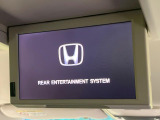 【フリップダウンモニター】大画面モニターで後席でもエンタメをお楽しみいただけます。小さなお子様にも大人気の装備です♪