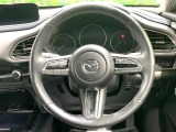 【純正革巻きステアリング】上質な革を使用することで、手にしっかり馴染みとても運転しやすいハンドルです♪