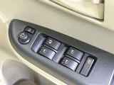 【電動格納ミラー】サイドミラーは電動格納式となっており、狭い駐車場でもキズがつくリスクを抑えられます。