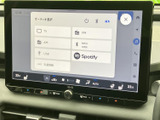 オーディオ選択画面にはラジオやUSB、Bluetoothなどの項目が並び、使いたい音源を選びやすい構成です。画面表示を見ながら切り替えられ、日常の移動でも便利に活用できます。