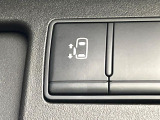 【パワースライドドア】スマートキーや運転席のスイッチでスライドドアの開閉が可能♪電動だから力を入れてドアを開ける必要が無く、小さいお子様でも、重い荷物を持っている時もラクに開け閉めできます♪