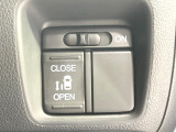 【パワースライドドア】スマートキーや運転席のスイッチでスライドドアの開閉が可能♪電動だから力を入れてドアを開ける必要が無く、小さいお子様でも、重い荷物を持っている時もラクに開け閉めできます♪