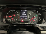 速度やエンジン回転数など、運転に必要な情報をひと目で確認しやすい配置です。中央の表示部も備わり、走行中に確認したい情報を把握しやすく、毎日の運転を支えます。