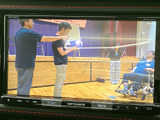 テレビ番組を画面で視聴できる装備です。停車中の待ち時間などに映像を楽しめるため、車内で過ごす時間の選択肢が広がります。ご利用の際は停車してから操作してください。