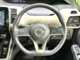 【純正革巻きステアリング】上質な革を使用することで、手にしっかり馴染みとても運転しやすいハンドルです♪