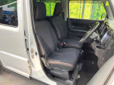 運転席シート廻りは使用感も少なく、良好な状態となっています。前オーナー様が丁寧に使っていたことがよくわかりますね。