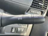 【オートライト(AUTO)】外の明るさをシステムが感知して、自動でヘッドライトが点灯します。ヘッドライトをつけ忘れを防ぐ便利機能です。