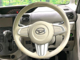 インテリアに合わせたデザインのステアリングは、運転される方のことも考え、運転しやすい形状、大きさです。是非一度、実際に触ってお確かめください。