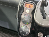 【オートエアコン】一度お好みの温度に設定すれば、車内の温度を検知し風量や温度を自動で調整。暑い&hellip;寒い&hellip;と何度もスイッチ操作をする必要はありません。快適な車内空間には必須の機能ですね♪