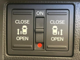 【両側パワースライドドア】スマートキーや運転席のスイッチで後席両側スライドドアの開閉が可能♪電動だから力を入れてドアを開ける必要が無く、小さなお子様でも簡単に開け閉めでき快適です♪